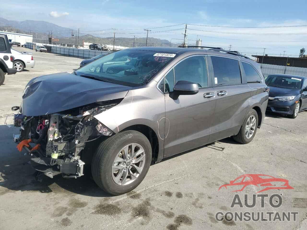 TOYOTA SIENNA 2022 - 5TDJRKEC4NS096230