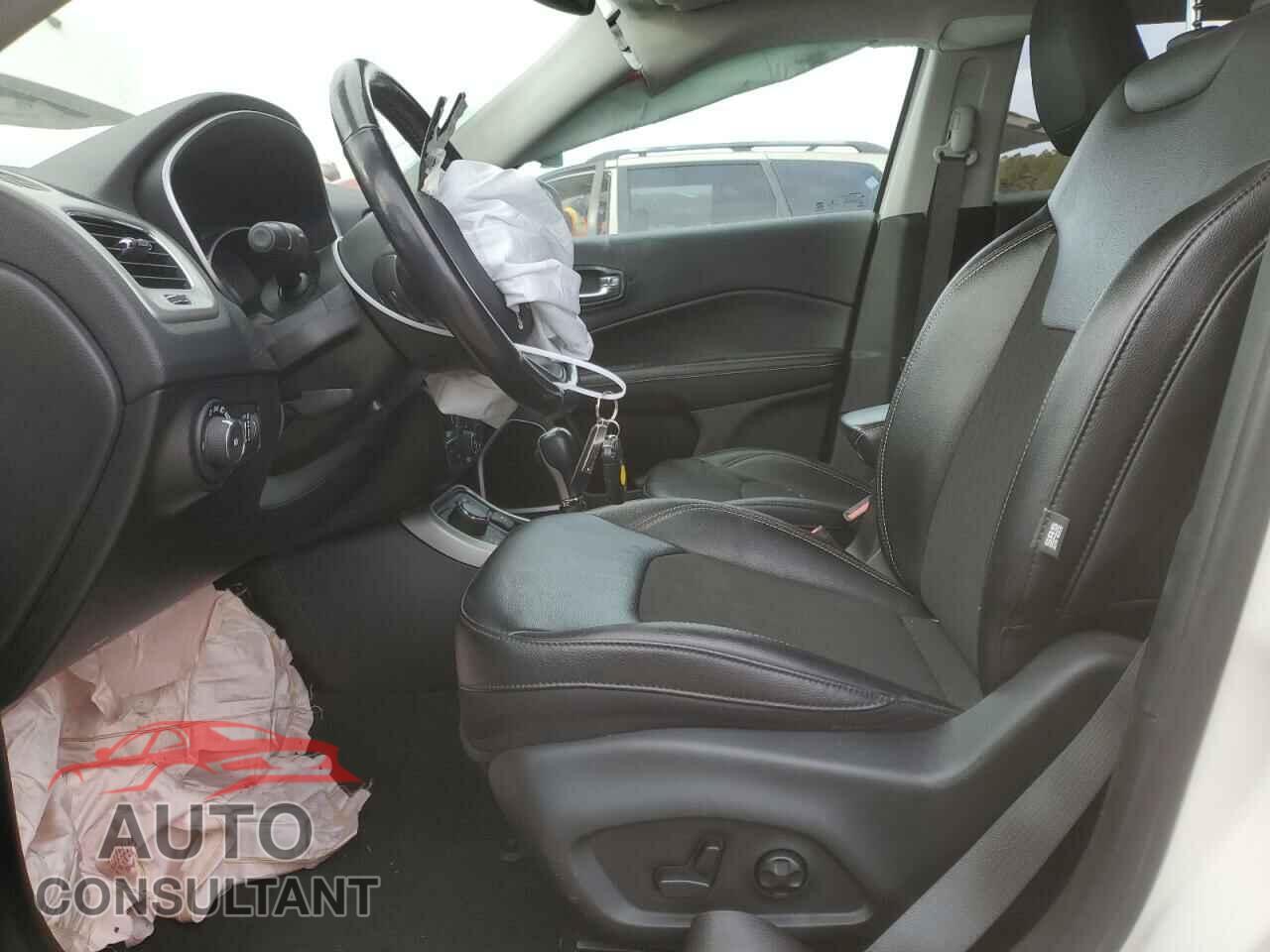 JEEP COMPASS 2020 - 3C4NJDBB2LT156332