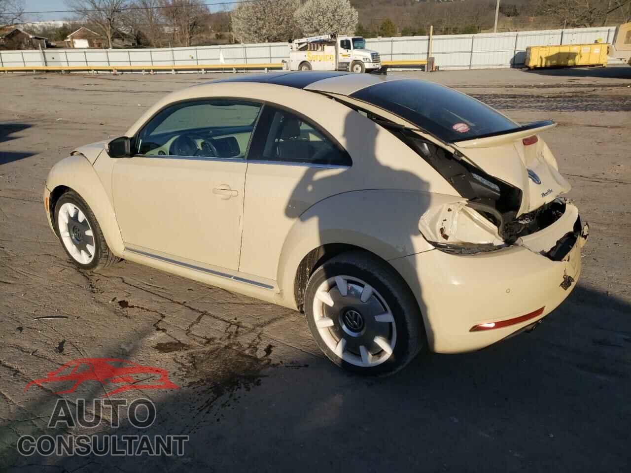 VOLKSWAGEN BEETLE 2019 - 3VWFD7AT5KM718060