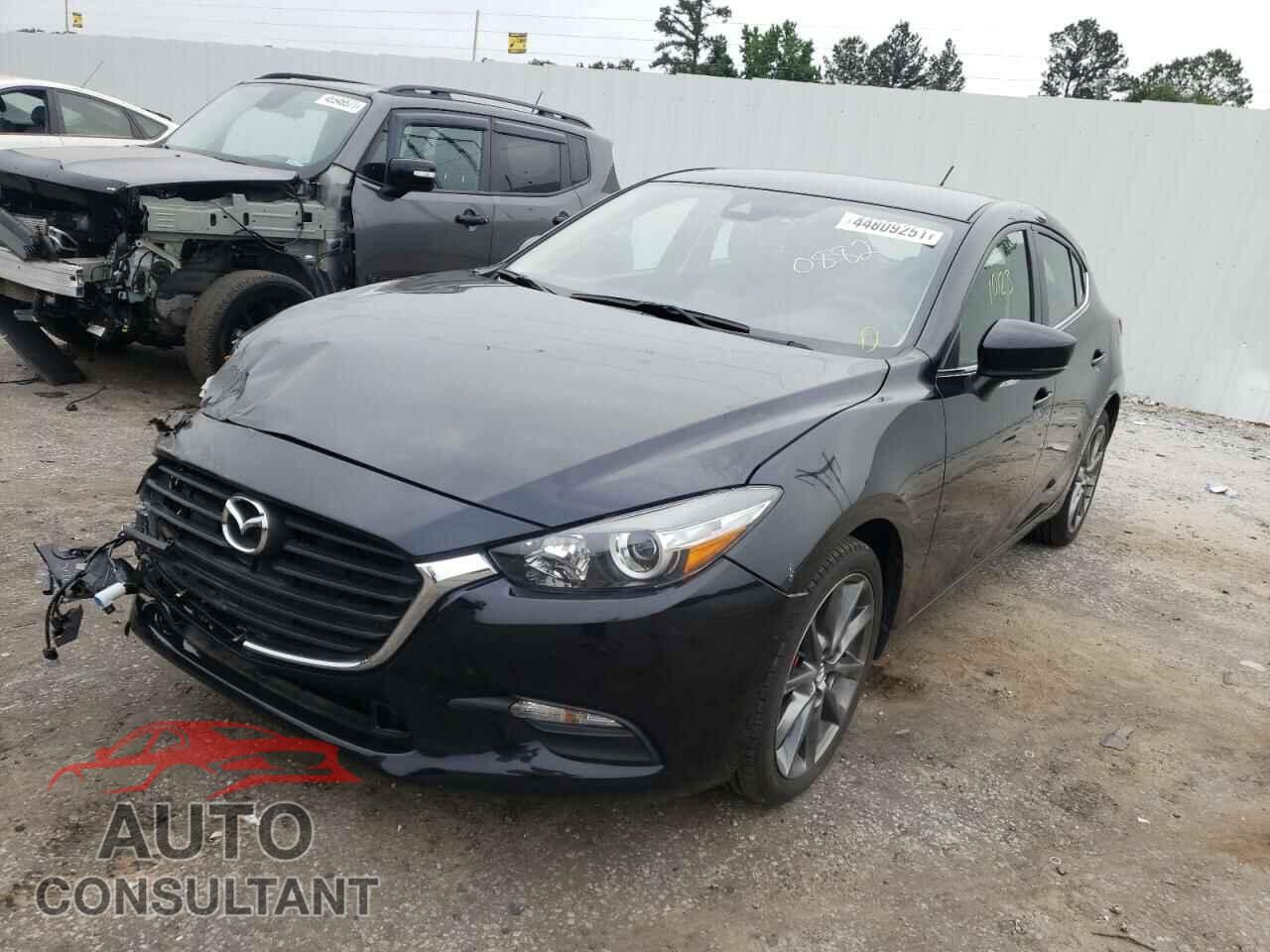 MAZDA 3 2018 - 3MZBN1L37JM260882