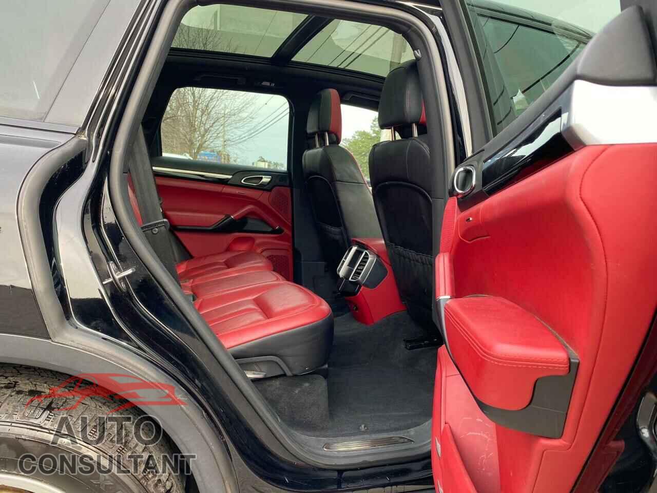 PORSCHE CAYENNE 2016 - WP1AA2A21GKA08716