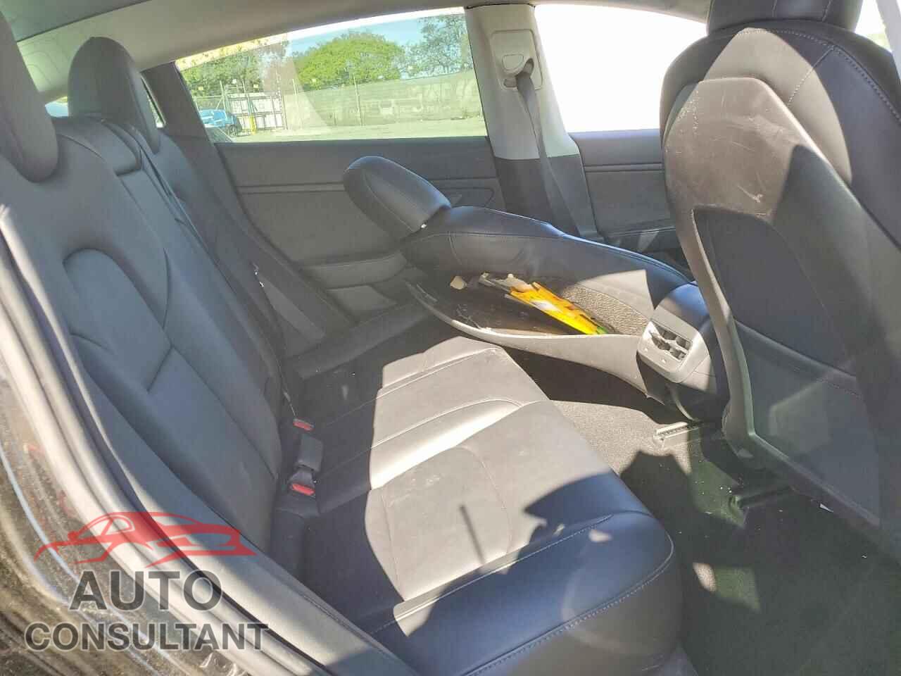 TESLA MODEL 3 2019 - 5YJ3E1EAXKF394519