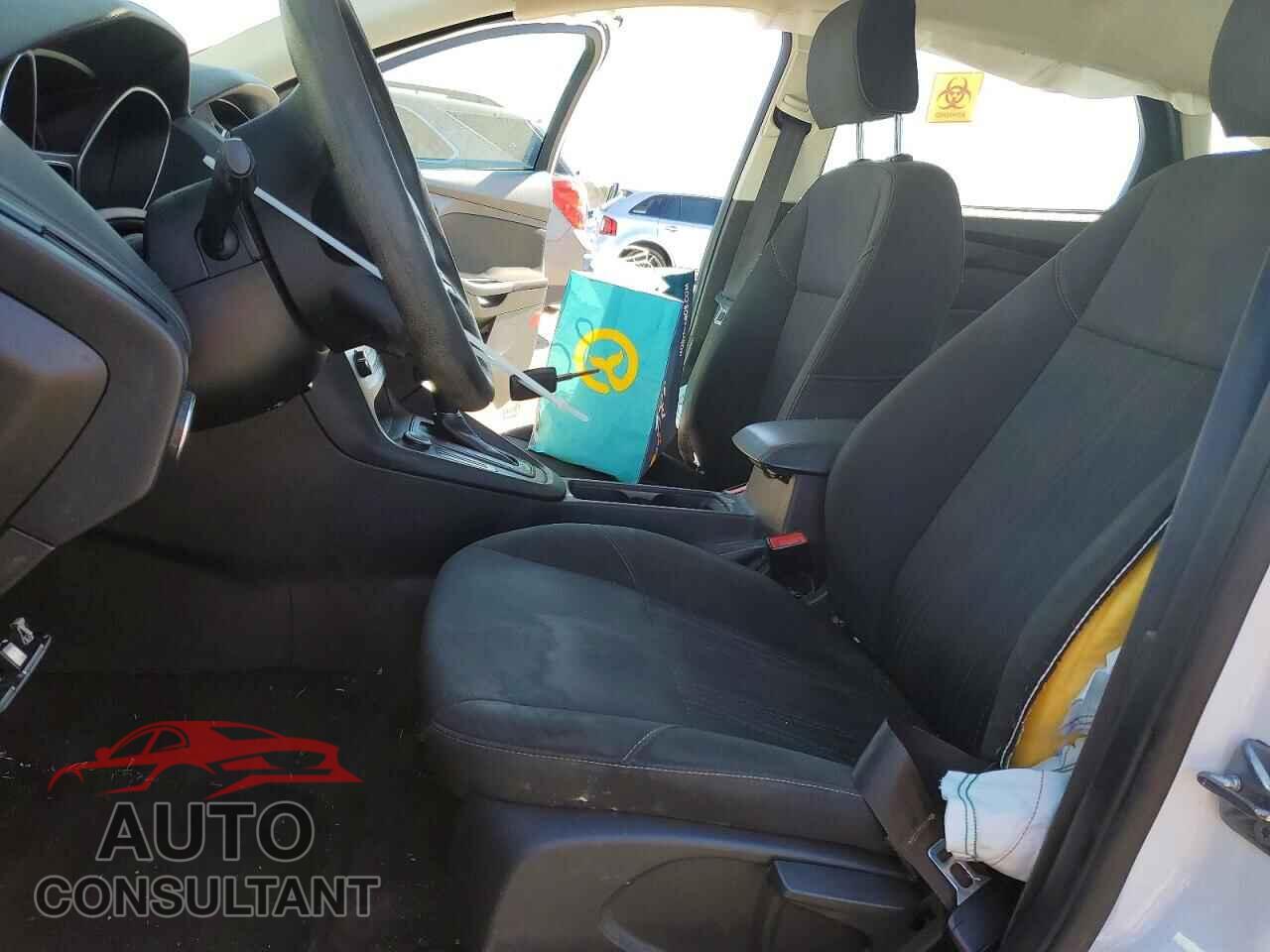 FORD FOCUS 2017 - 1FADP3F21HL237782