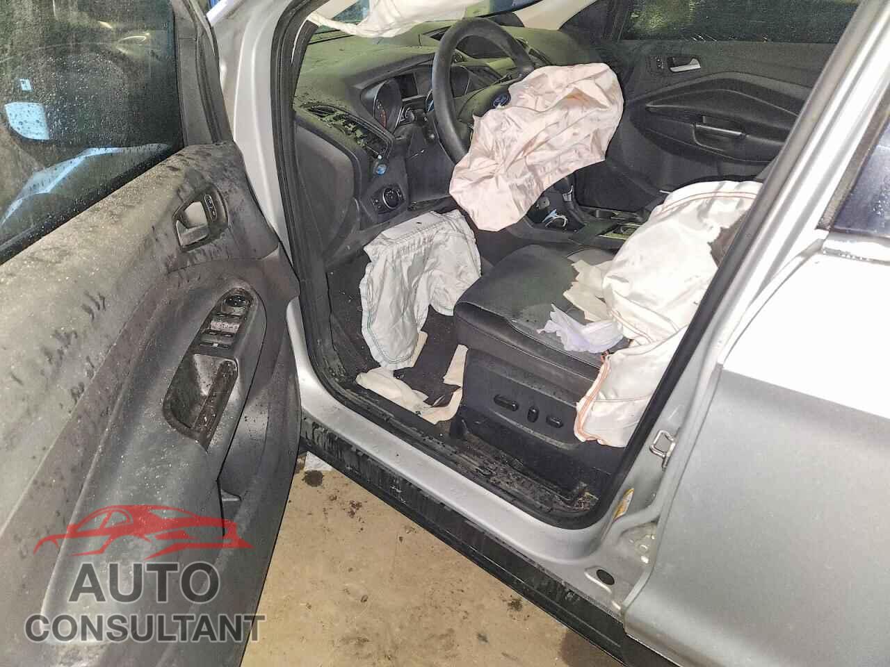 FORD ESCAPE 2017 - 1FMCU9GDXHUC84851