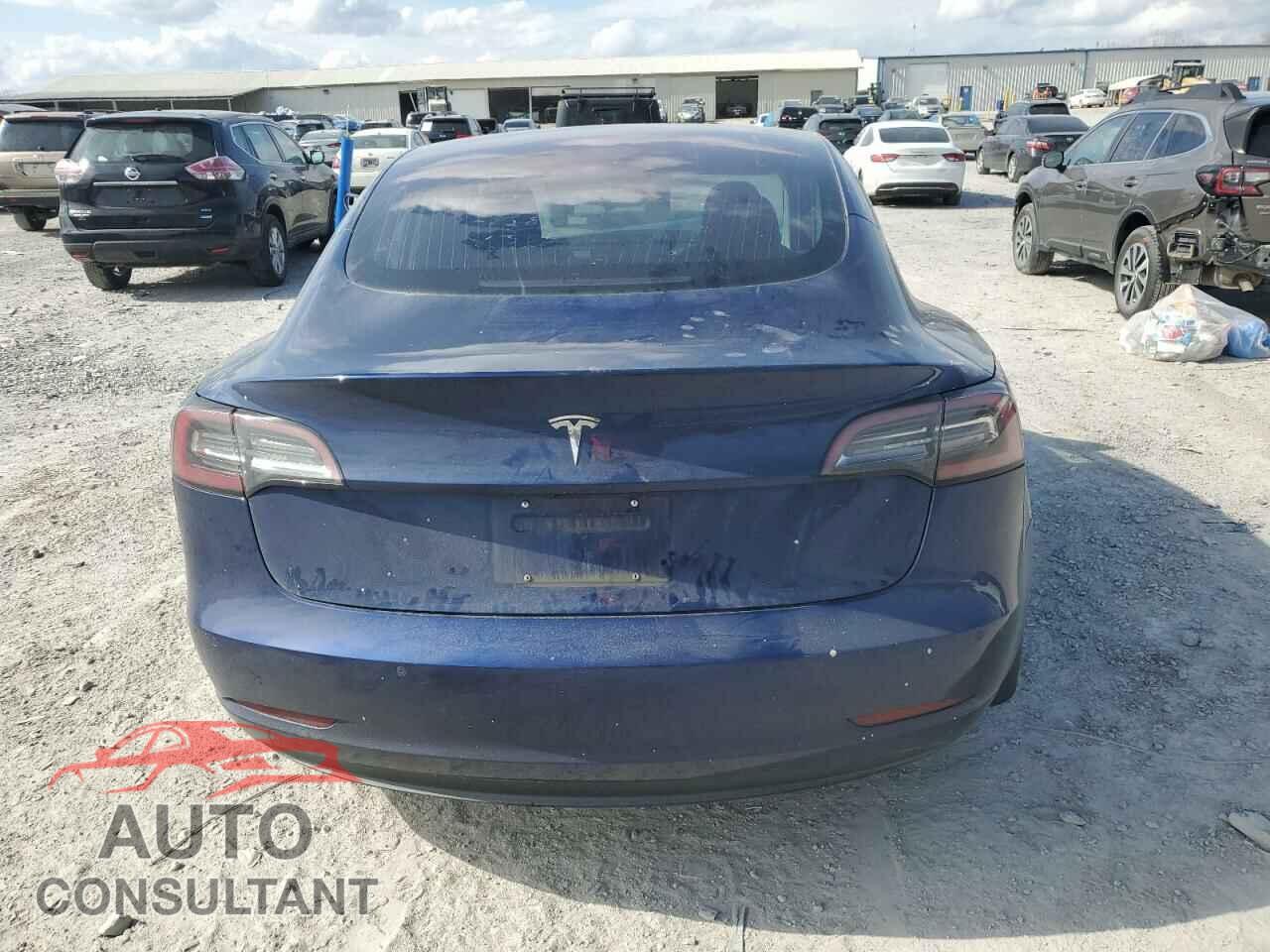 TESLA MODEL 3 2018 - 5YJ3E1EA8JF032171
