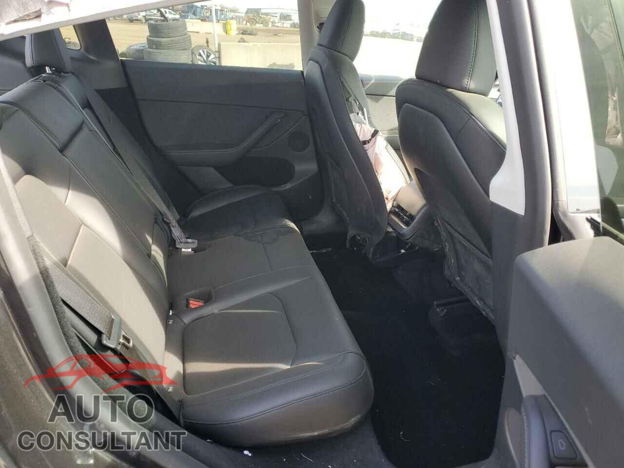 TESLA MODEL Y 2024 - 7SAYGDED7RF163537