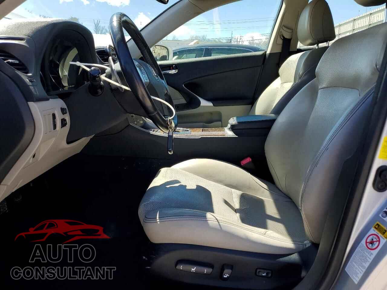 LEXUS IS 2012 - JTHCF5C27C5058750