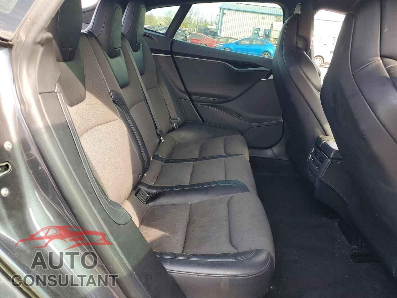 TESLA MODEL S 2018 - 5YJSA1E21JF264319
