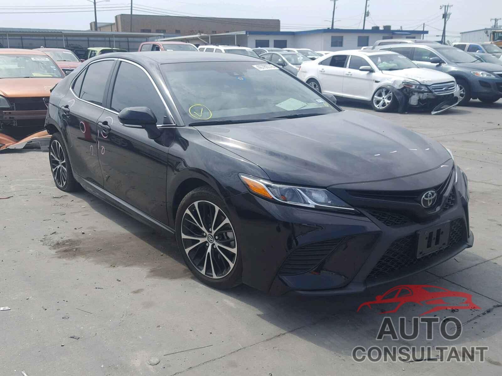 TOYOTA CAMRY 2018 - 4T1B11HK2JU019091