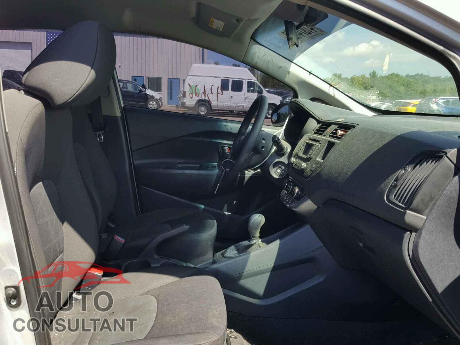KIA RIO 2015 - KNADM4A31F6497231