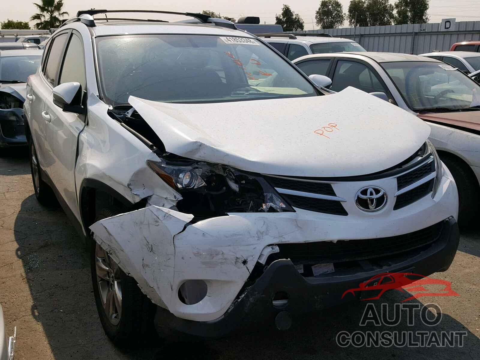 TOYOTA RAV4 XLE 2015 - JTMWFREV5FD077532