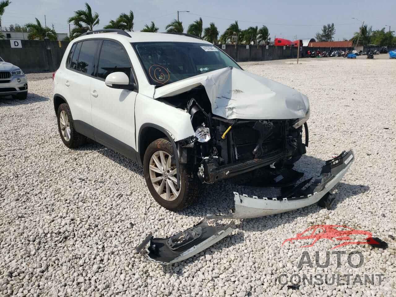 VOLKSWAGEN TIGUAN 2017 - WVGBV7AX4HK041922