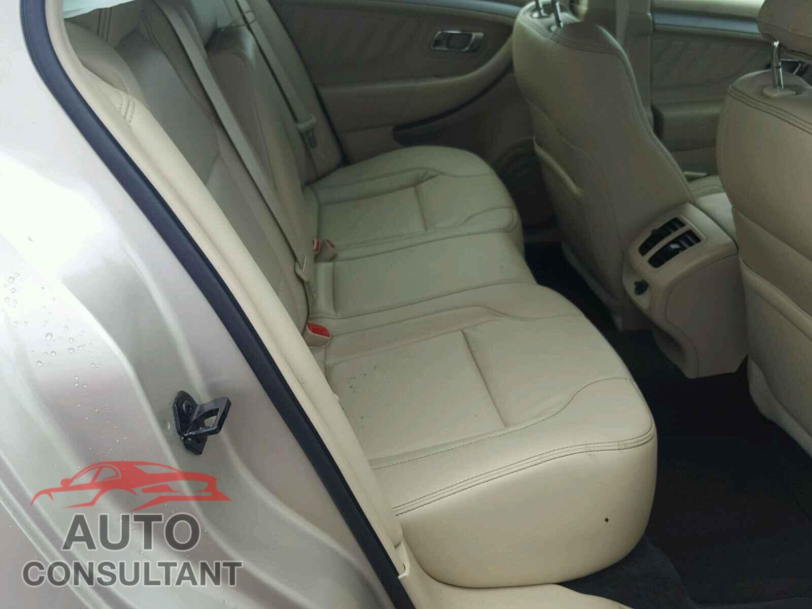 FORD TAURUS 2017 - 1FAHP2E82HG125681
