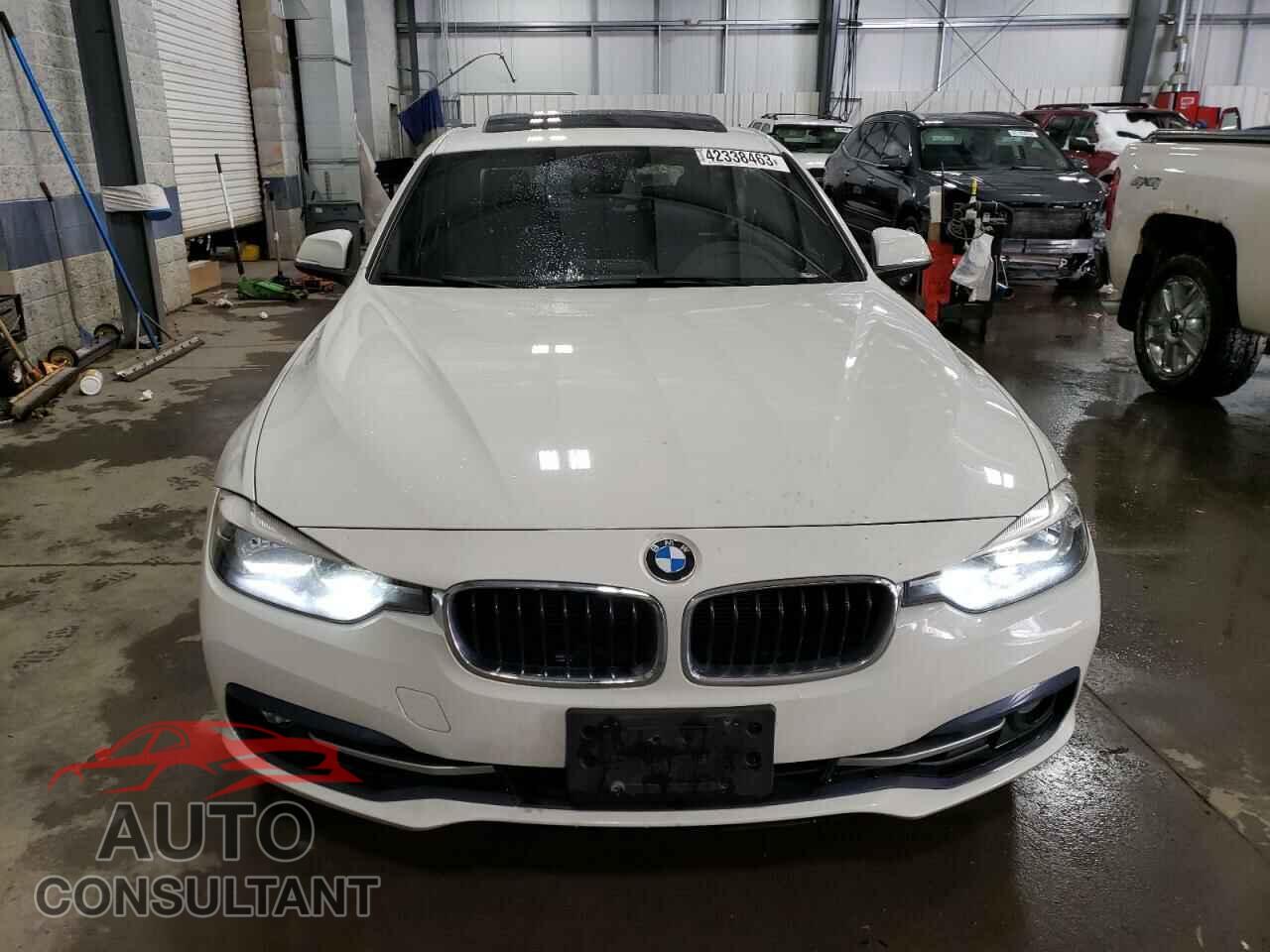 BMW 3 SERIES 2016 - WBA8E3C51GK500645