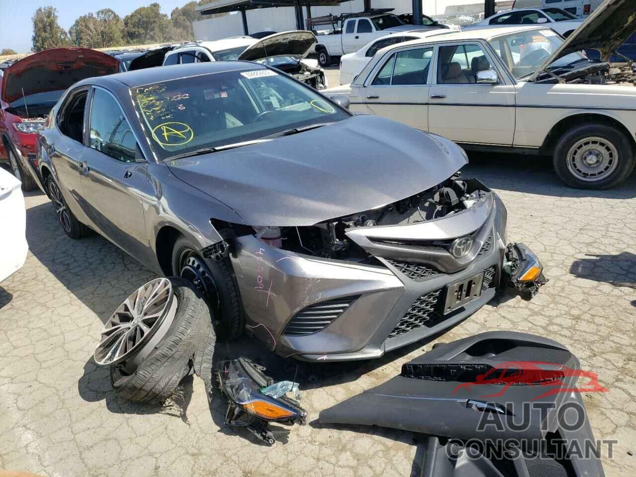 TOYOTA CAMRY 2018 - 4T1B11HKXJU633208