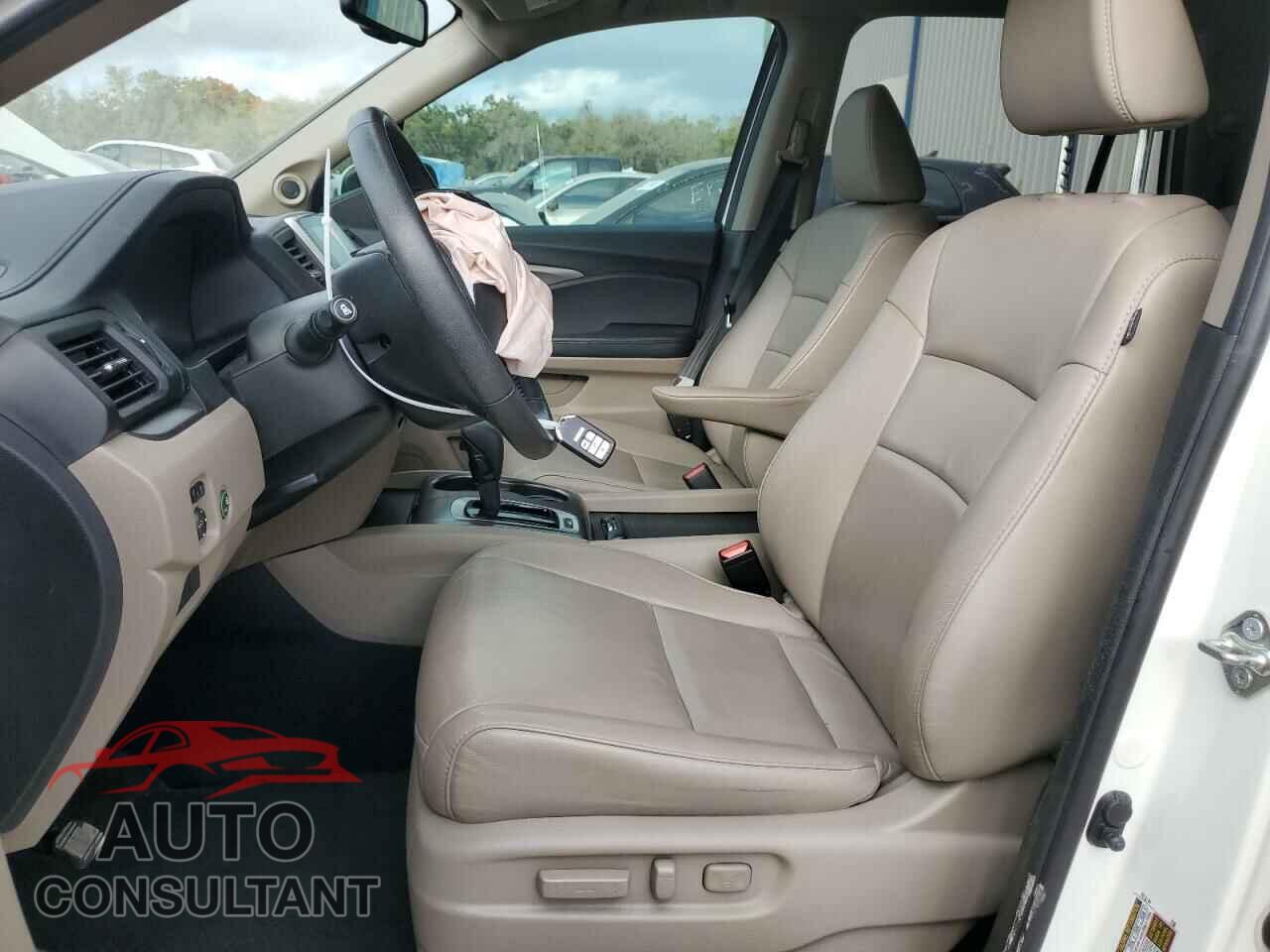 HONDA PILOT 2017 - 5FNYF6H56HB085069