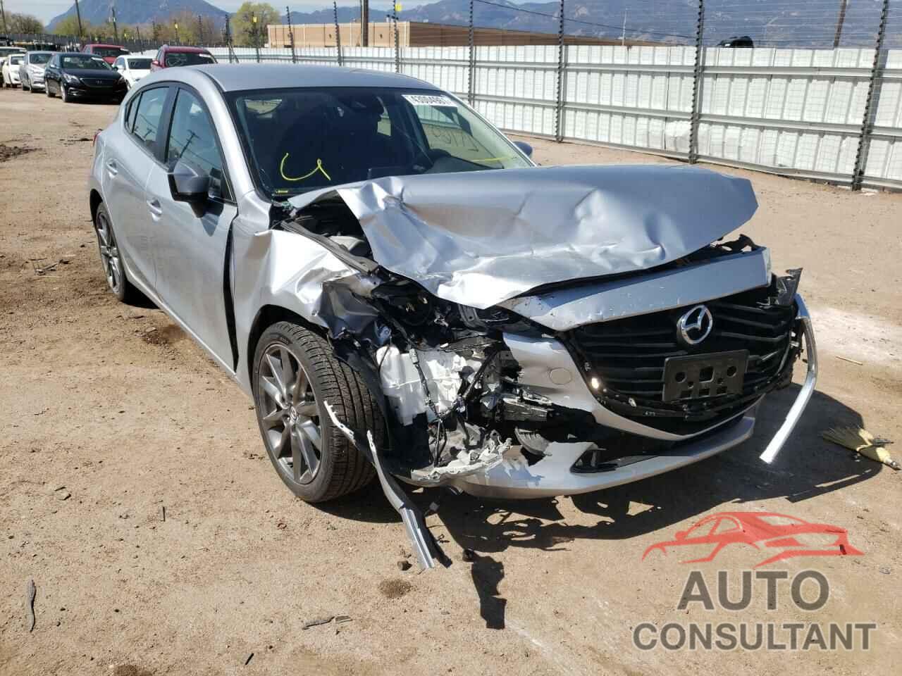 MAZDA 3 2018 - 3MZBN1L30JM266538