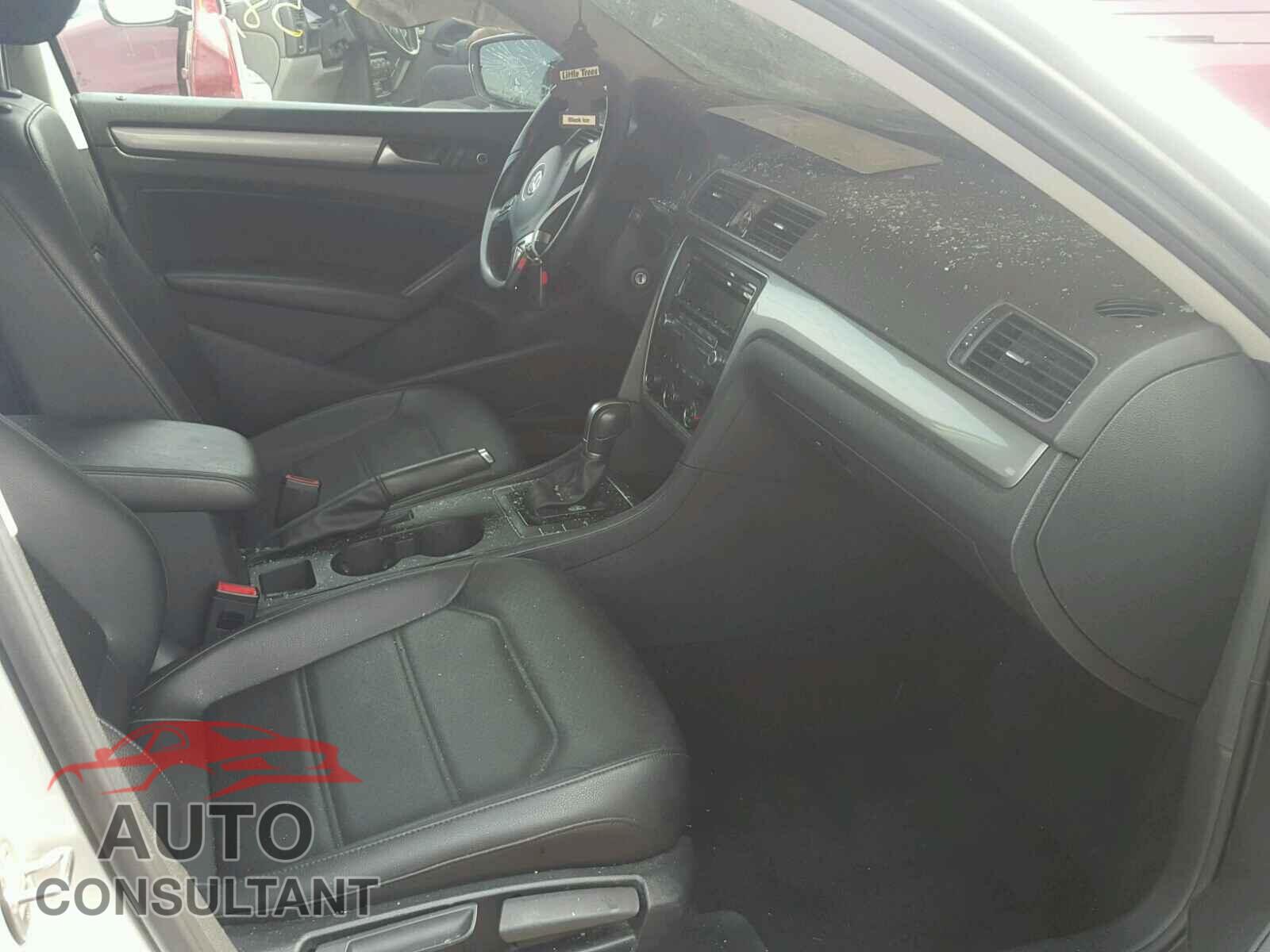 VOLKSWAGEN PASSAT 2015 - 1VWAT7A34FC080792