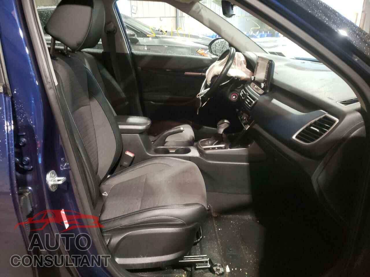 KIA SELTOS 2021 - KNDEUCA28M7040237