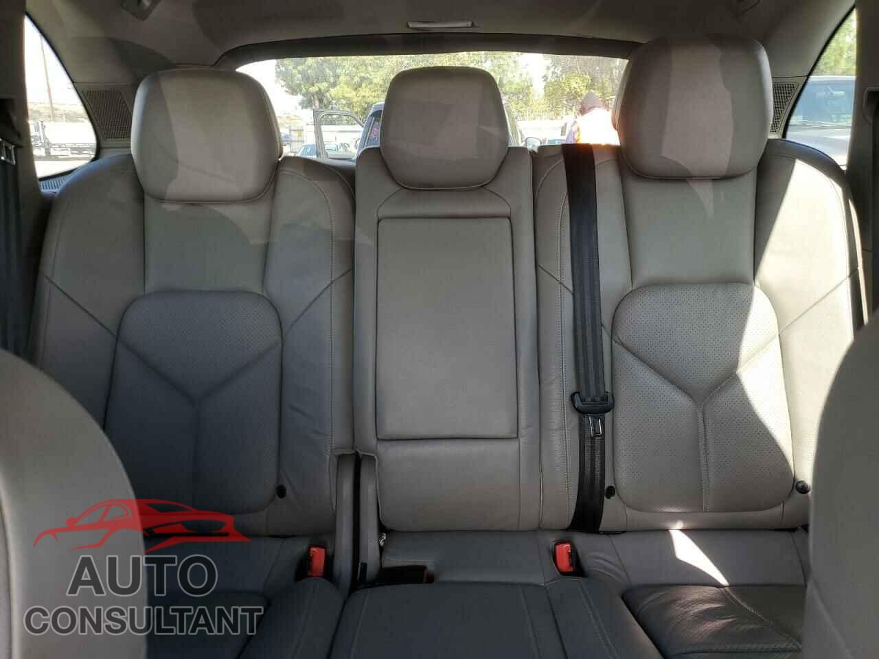 PORSCHE CAYENNE 2011 - WP1AB2A24BLA46117