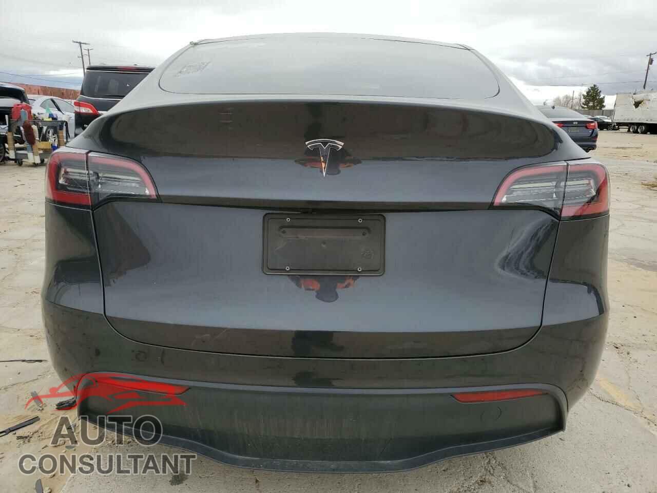 TESLA MODEL Y 2024 - 7SAYGDED8RF039678