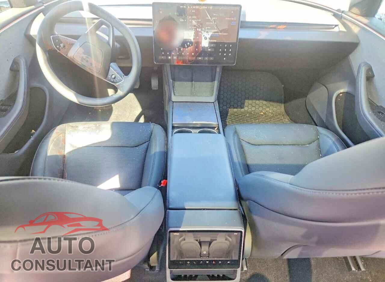 TESLA MODEL 3 2025 - 5YJ3E1EA8SF020975