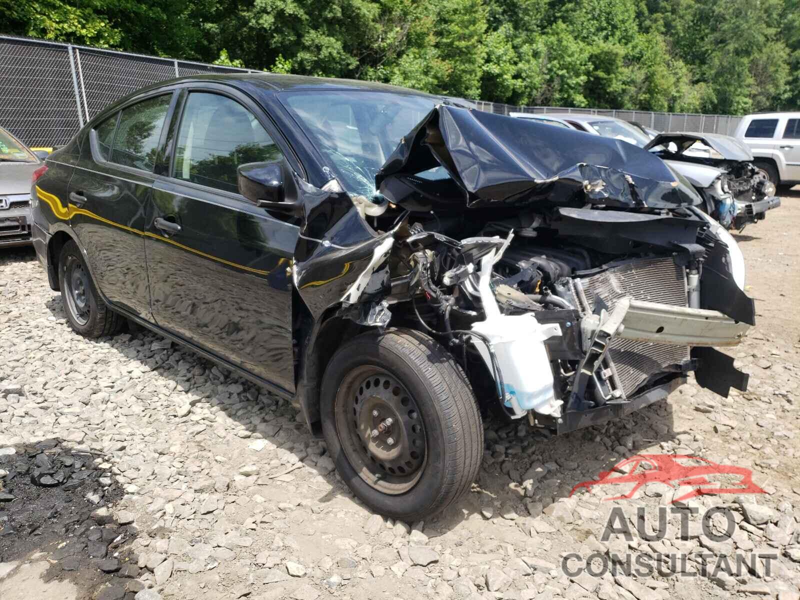 NISSAN VERSA 2018 - 3N1CN7AP3JL801256