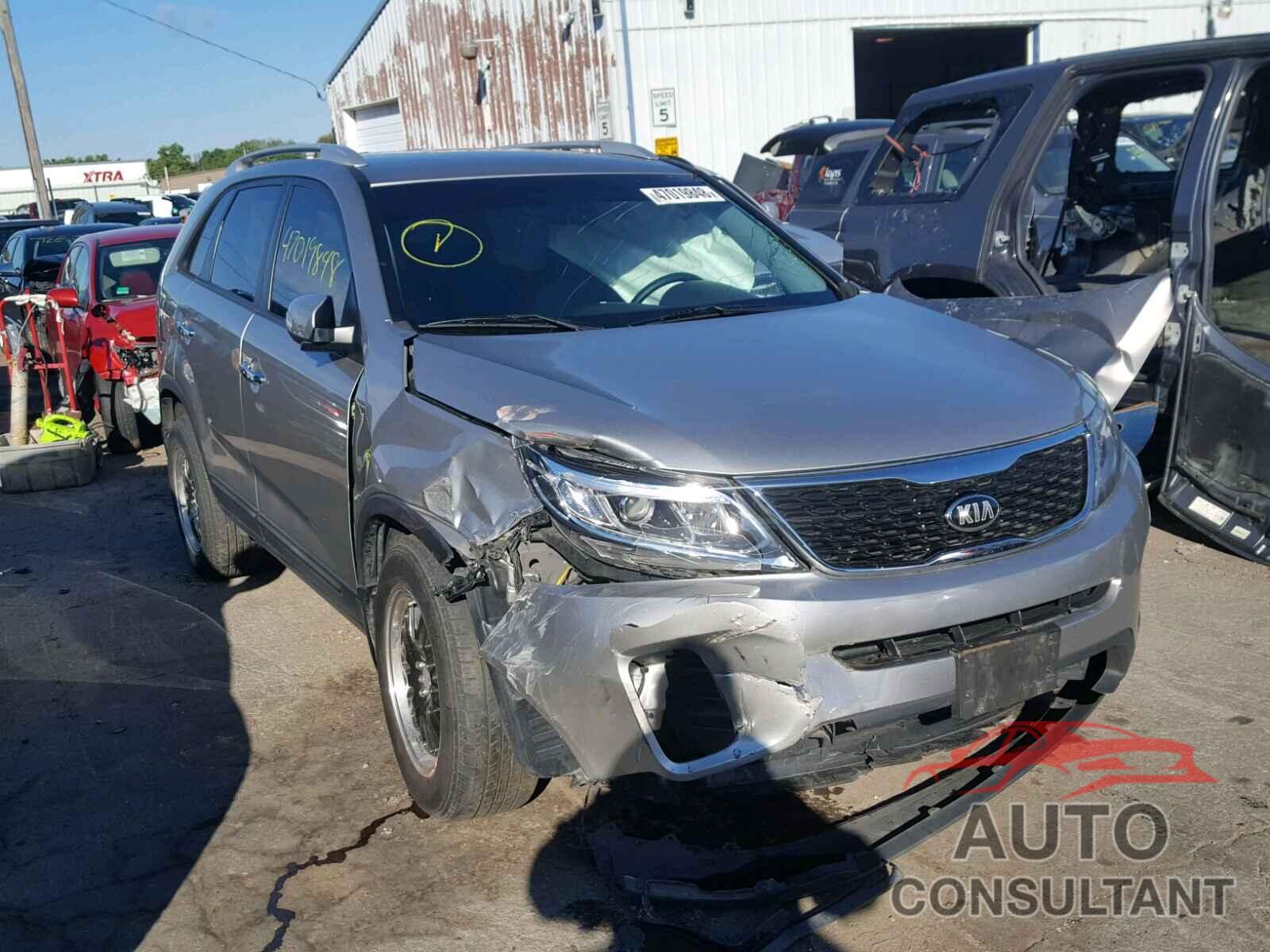 KIA SORENTO LX 2015 - 5XYKT4A62FG635542