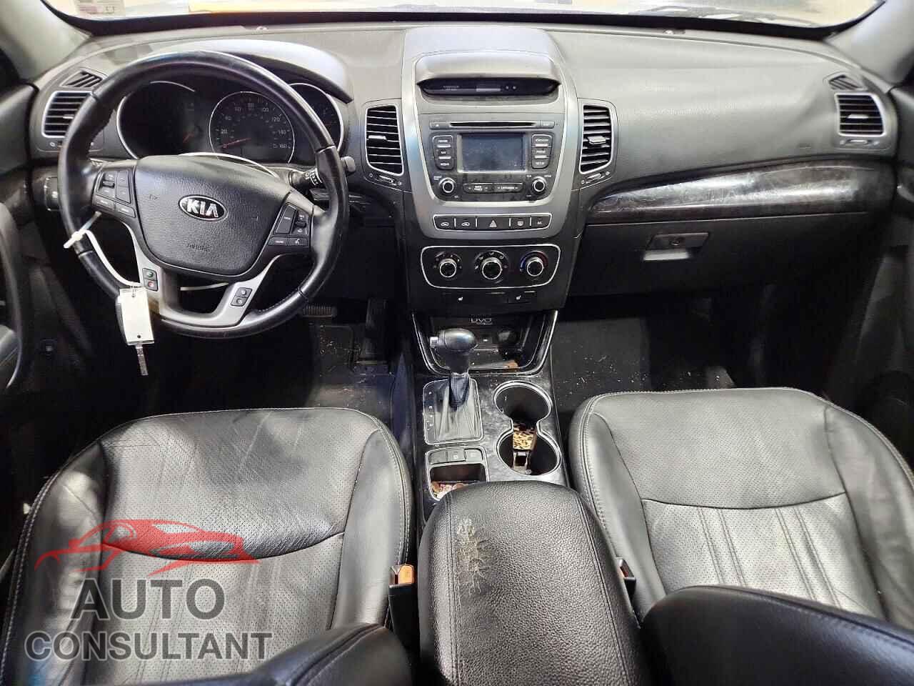 KIA SORENTO 2015 - 5XYKTCA65FG654533