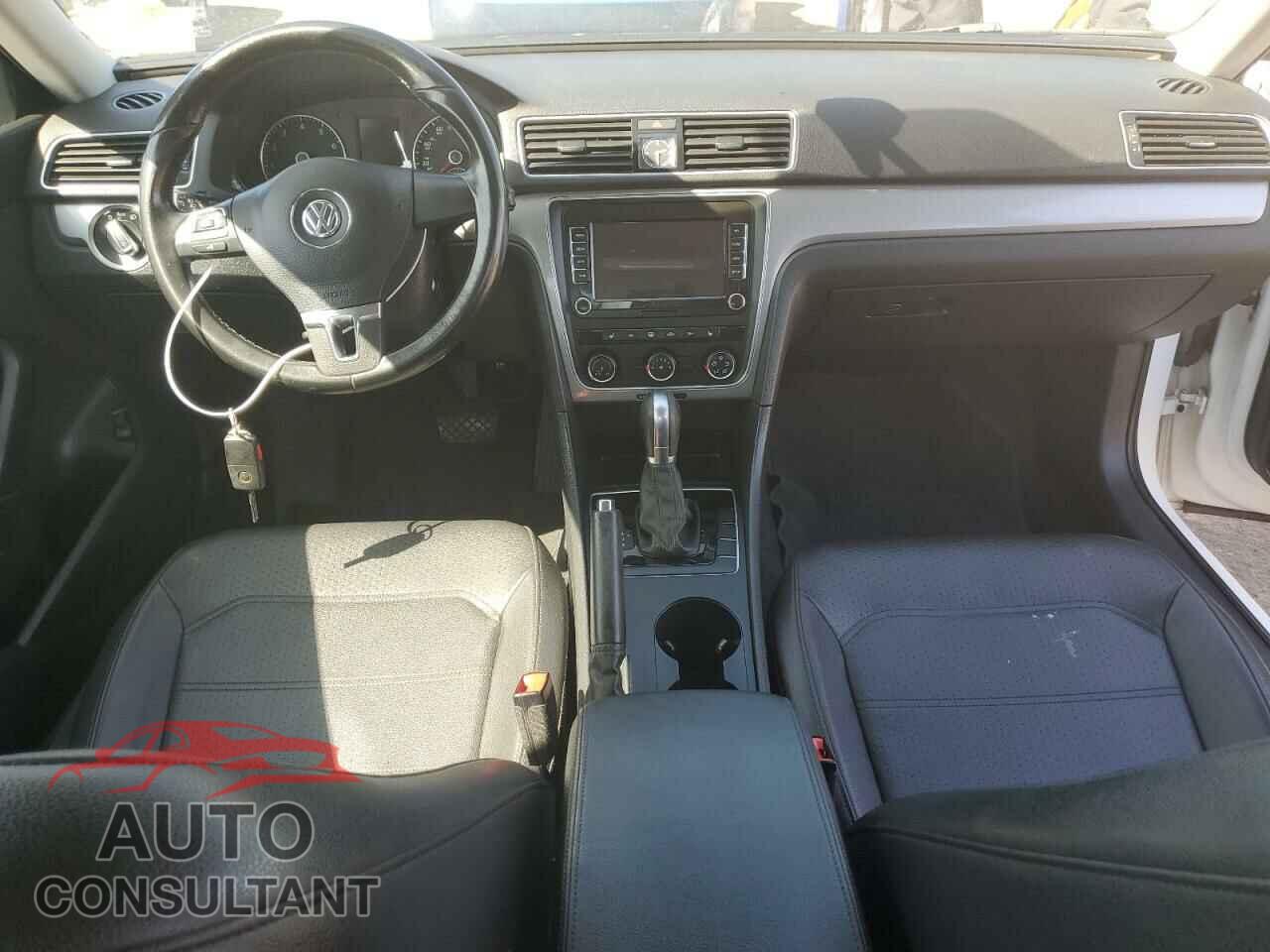 VOLKSWAGEN PASSAT 2015 - 1VWAT7A34FC058047