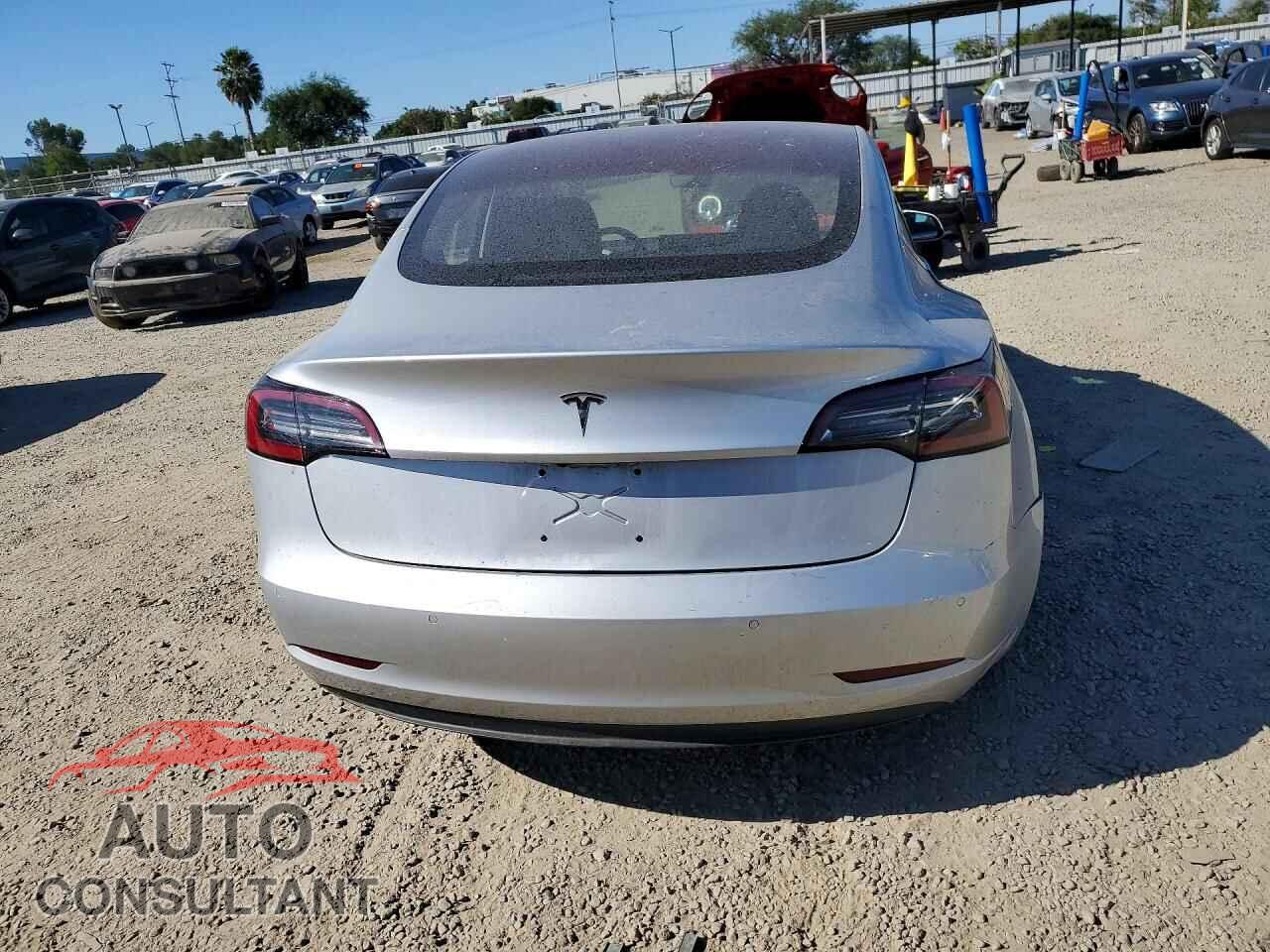 TESLA MODEL 3 2018 - 5YJ3E1EA5JF005249