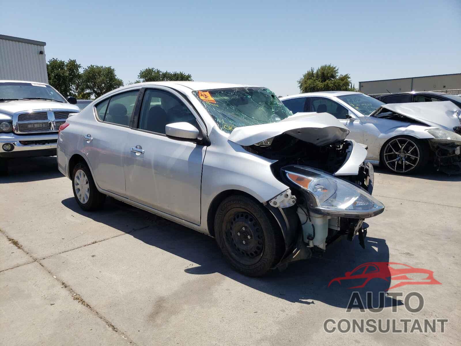 NISSAN VERSA 2018 - 3N1CN7AP0JK401919