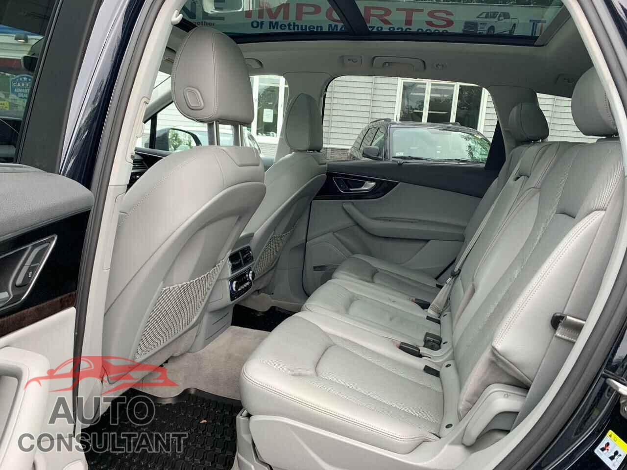 AUDI Q7 2017 - WA1LAAF70HD009140