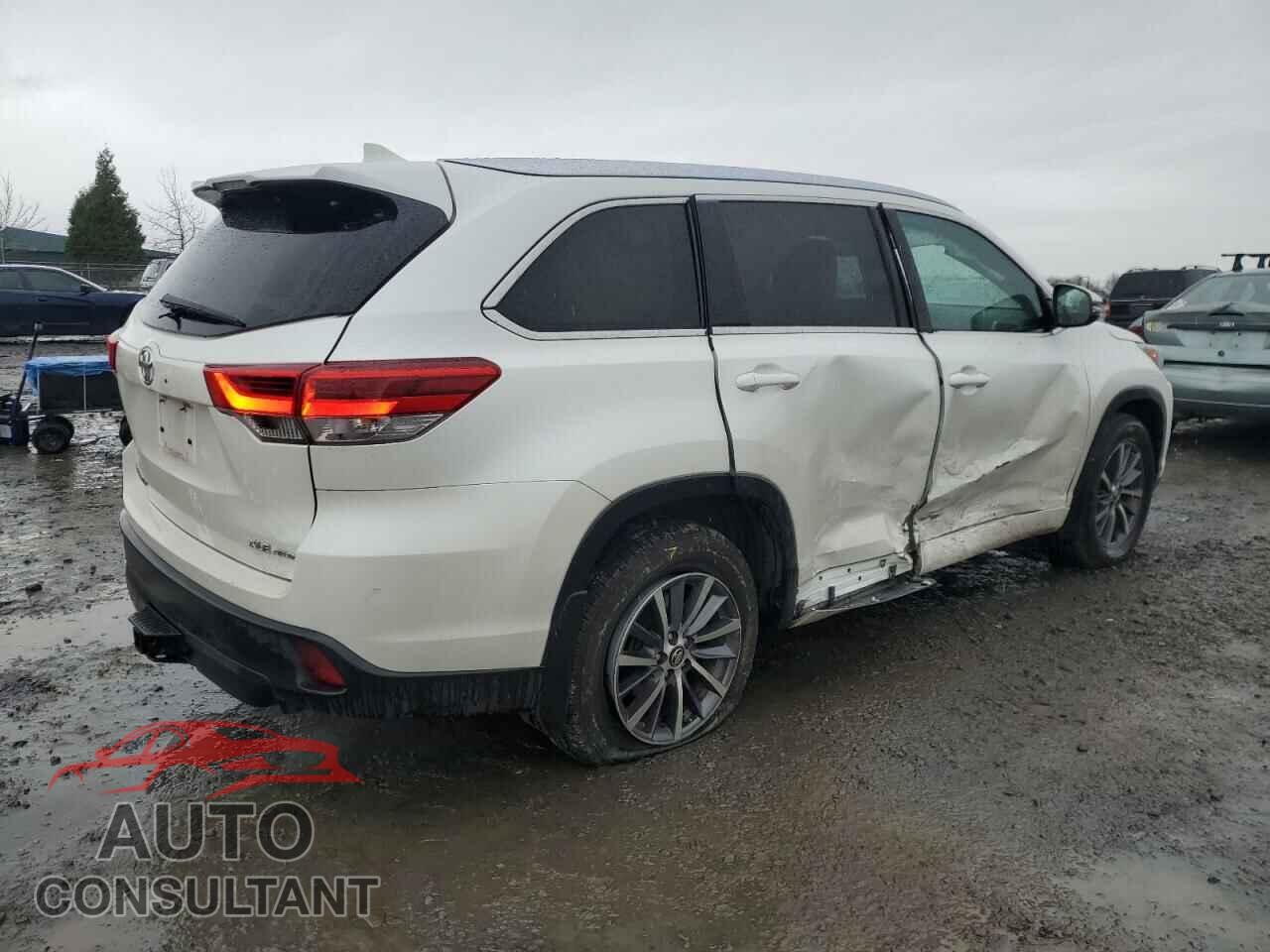 TOYOTA HIGHLANDER 2018 - 5TDJZRFH5JS836770