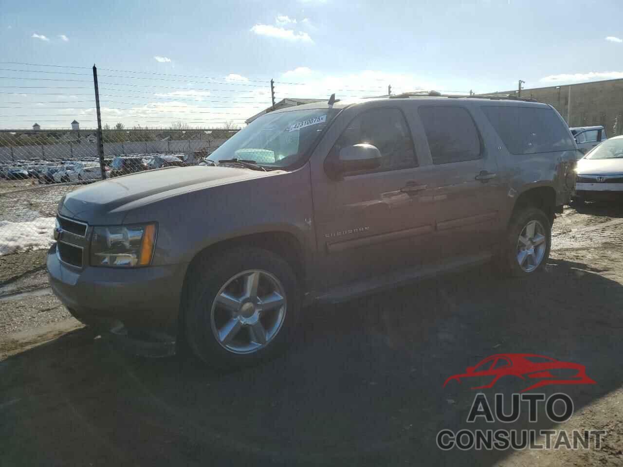 CHEVROLET SUBURBAN 2013 - 1GNSKJE74DR273045