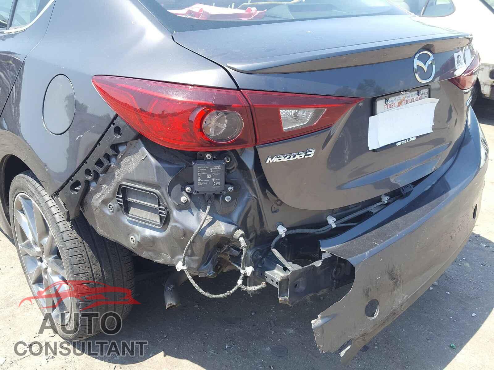 MAZDA 3 2018 - 3MZBN1V37JM184884