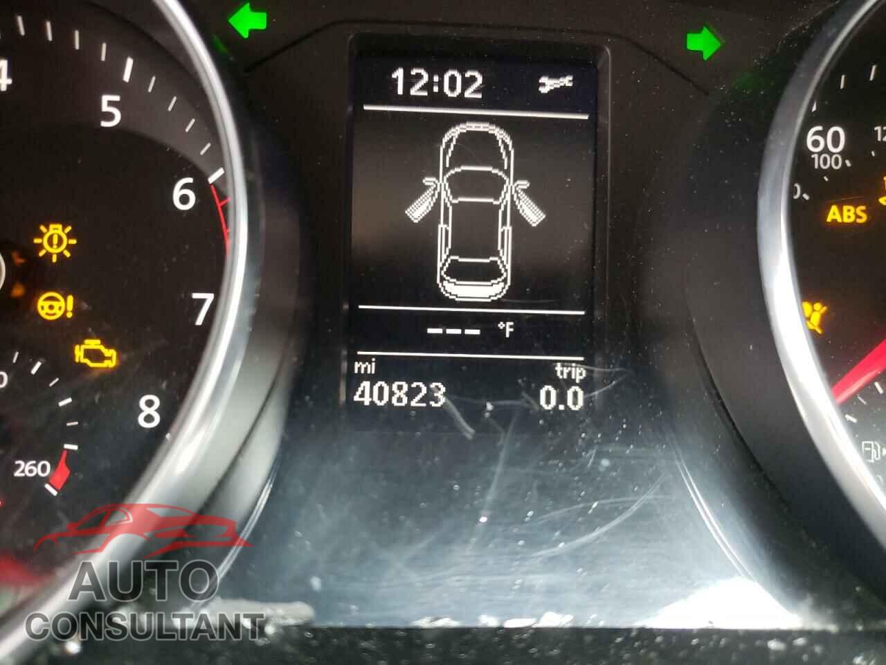 VOLKSWAGEN PASSAT 2017 - 1VWAT7A31HC014686