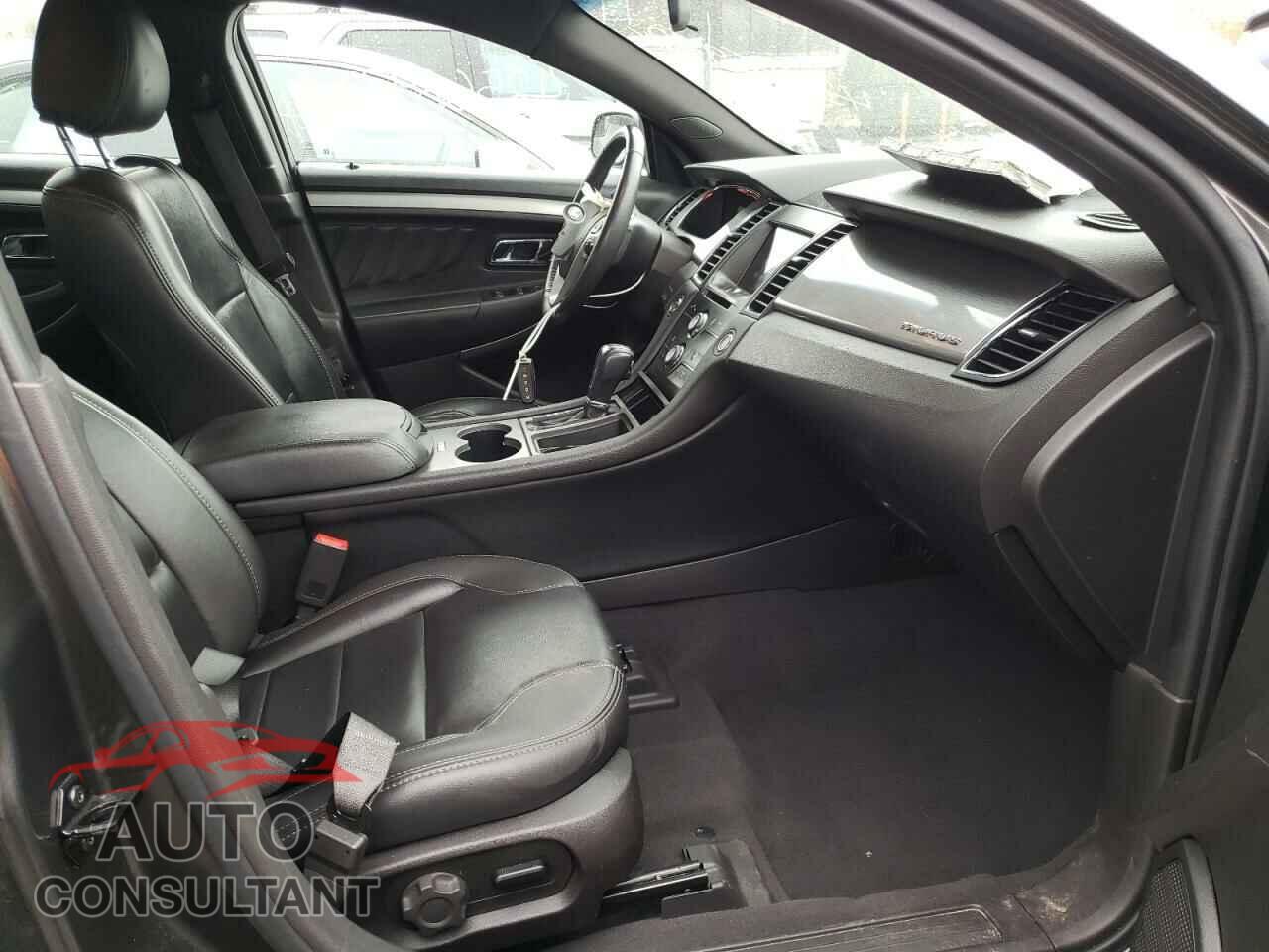 FORD TAURUS 2019 - 1FAHP2E84KG102068