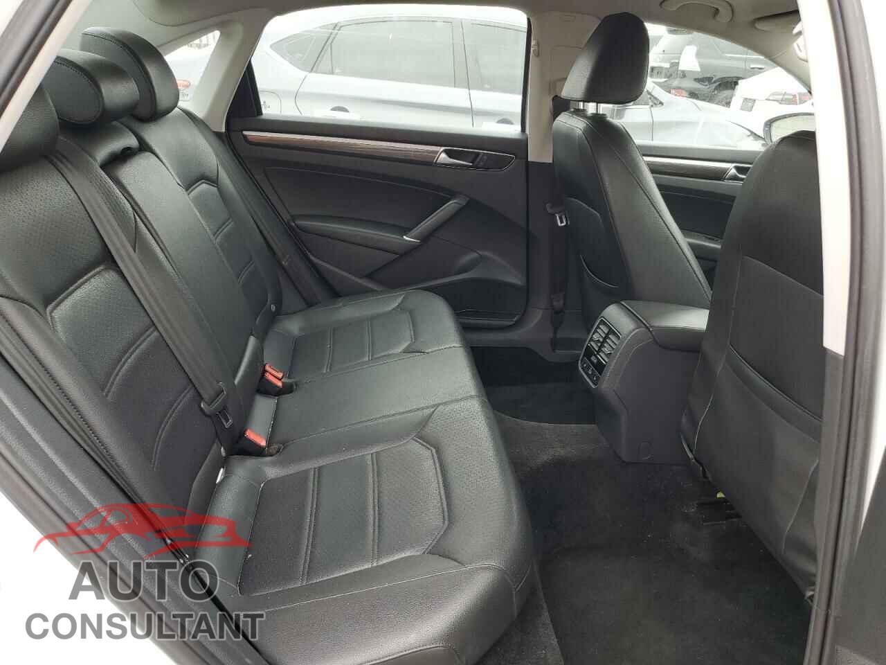 VOLKSWAGEN PASSAT 2017 - 1VWGT7A38HC044018