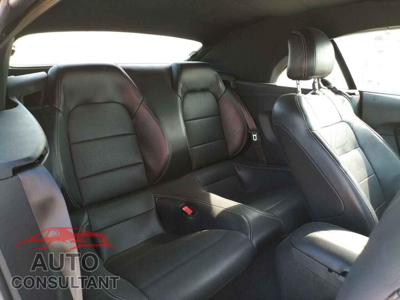 FORD MUSTANG 2020 - 1FATP8UH0L5137007
