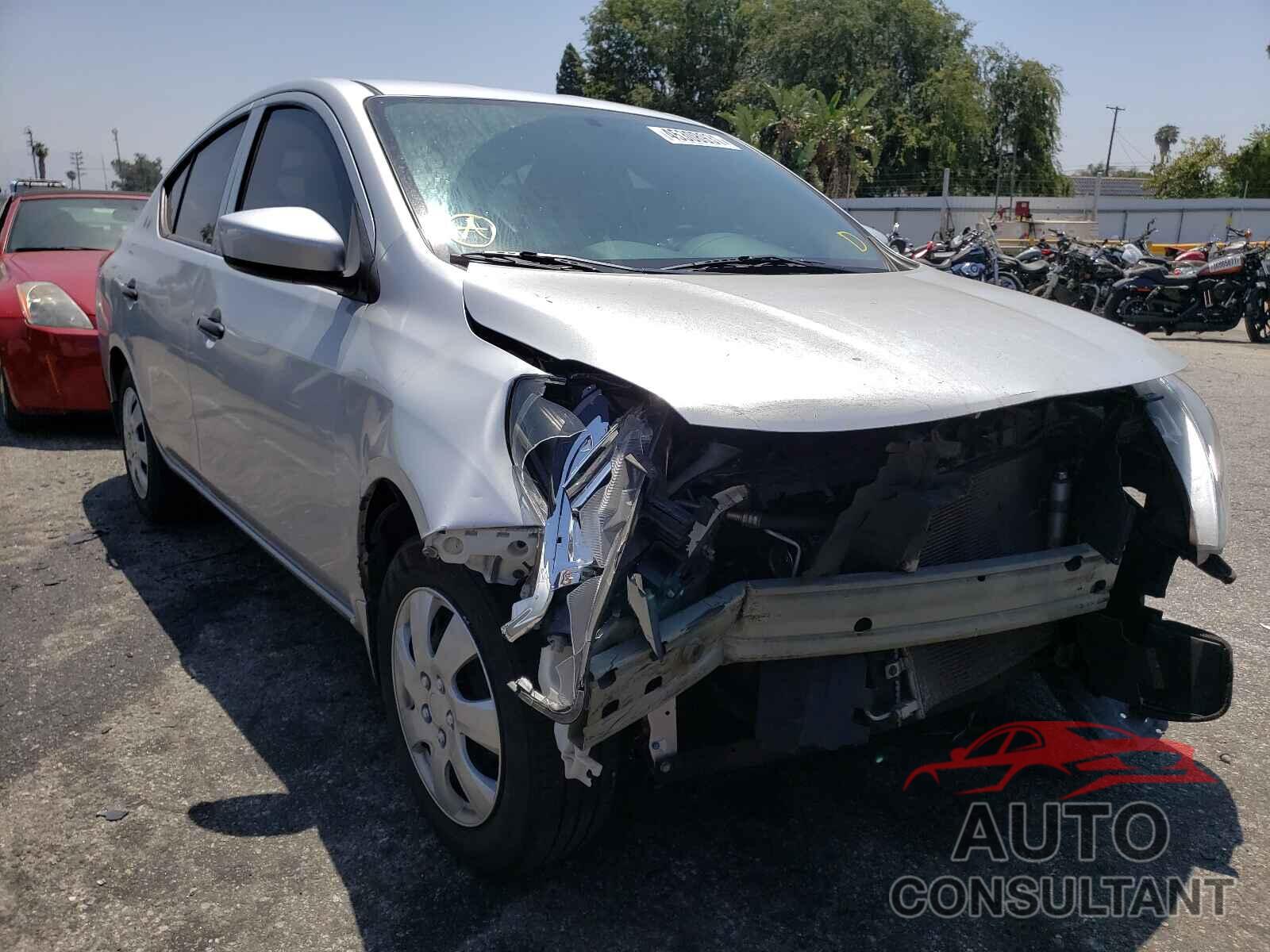 NISSAN VERSA 2019 - 3N1CN7AP4KL812526