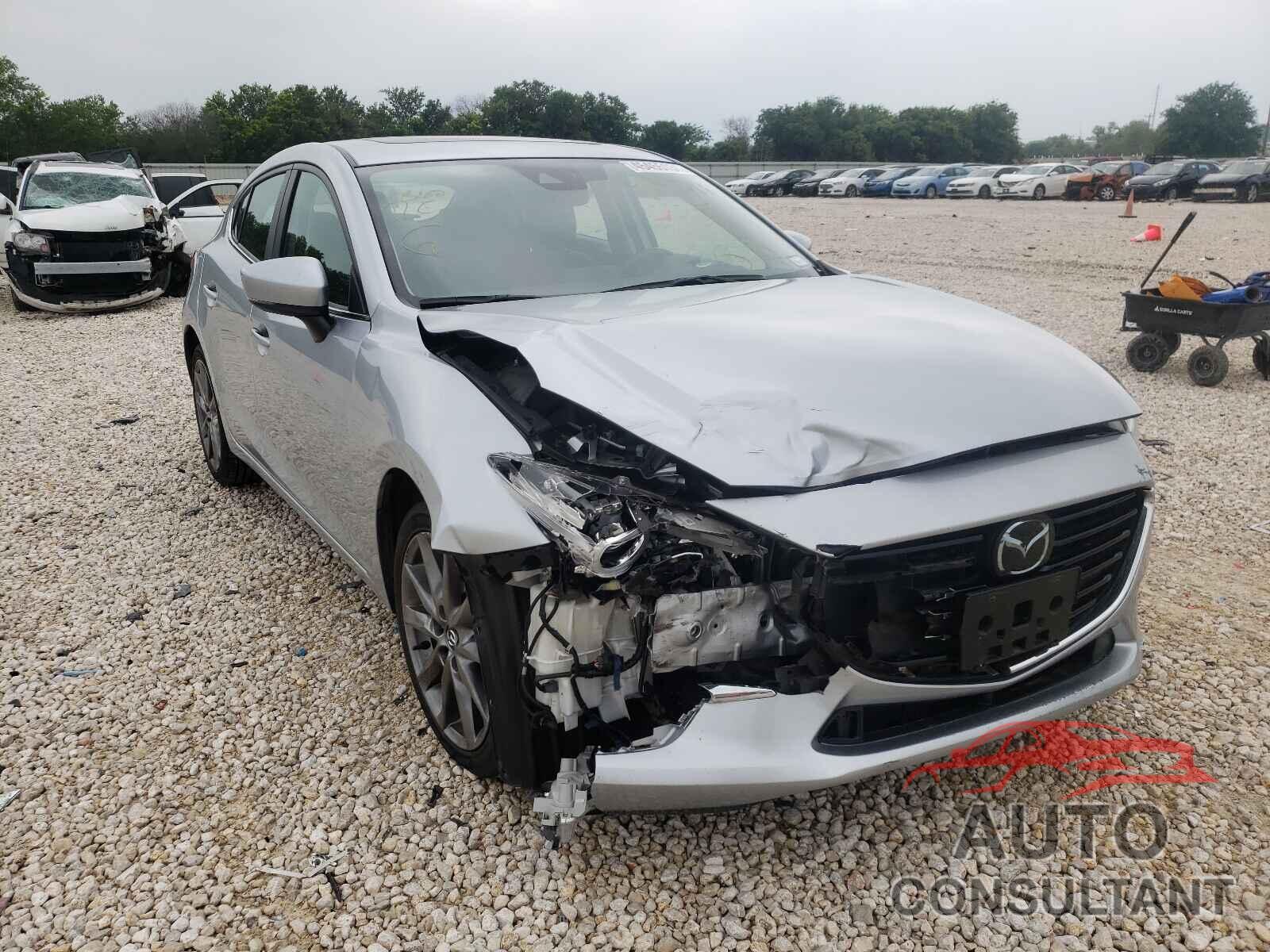 MAZDA 3 2018 - 3MZBN1M37JM237391