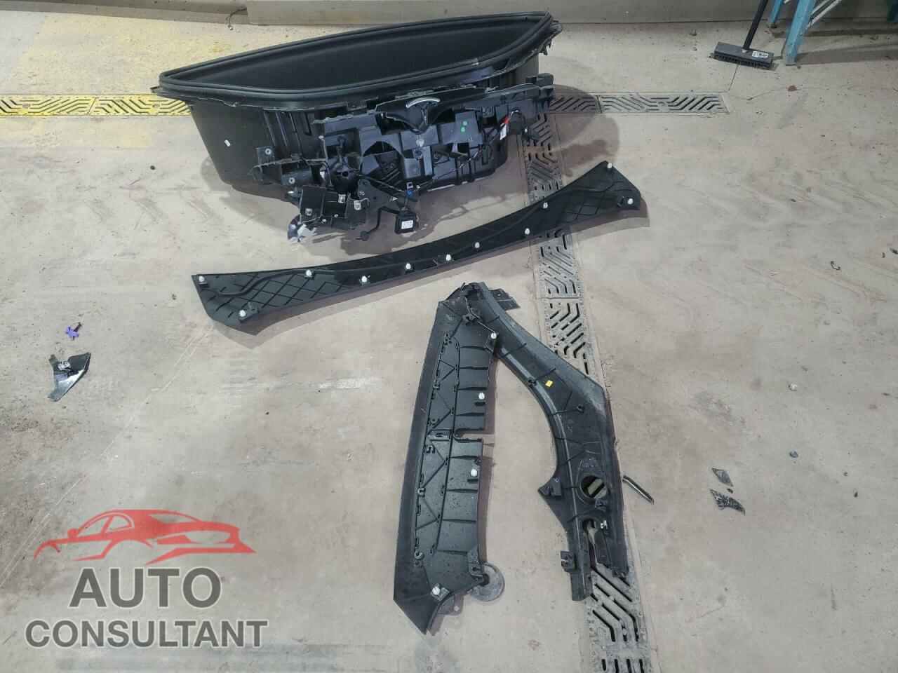 TESLA MODEL X 2023 - 7SAXCBE57PF381107
