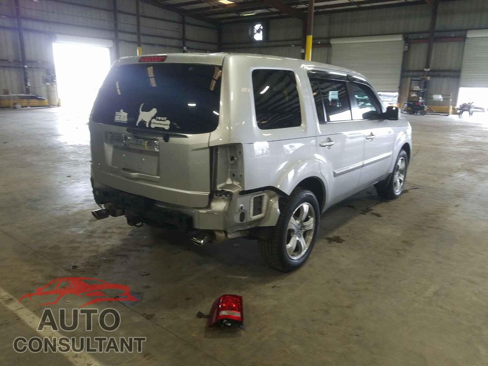 HONDA PILOT 2015 - 5FNYF3H54FB021365