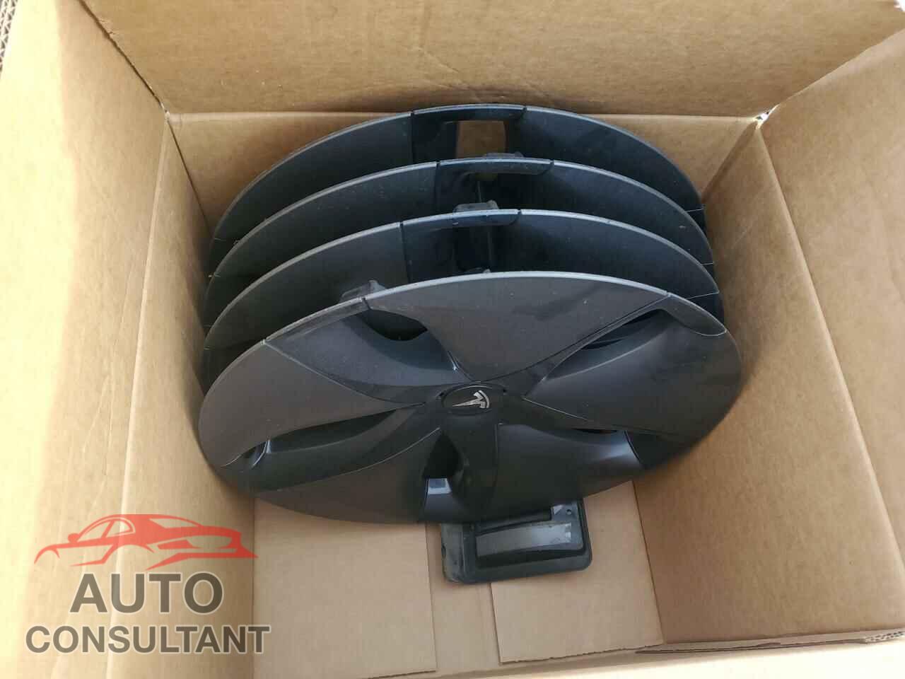 TESLA MODEL 3 2018 - 5YJ3E1EB2JF070679