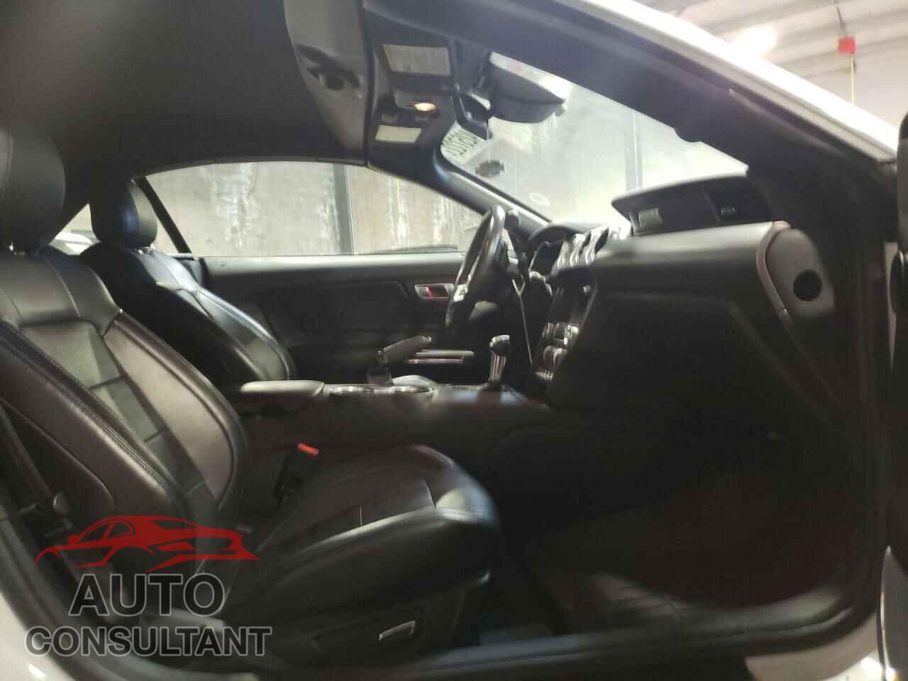 FORD MUSTANG 2019 - 1FATP8UH5K5161981