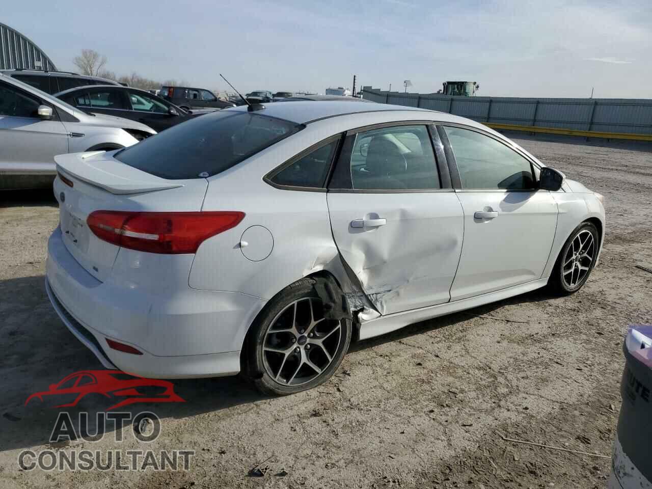 FORD FOCUS 2015 - 1FADP3F25FL386239