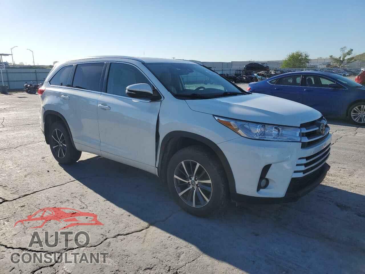 TOYOTA HIGHLANDER 2017 - 5TDKZRFH2HS520466