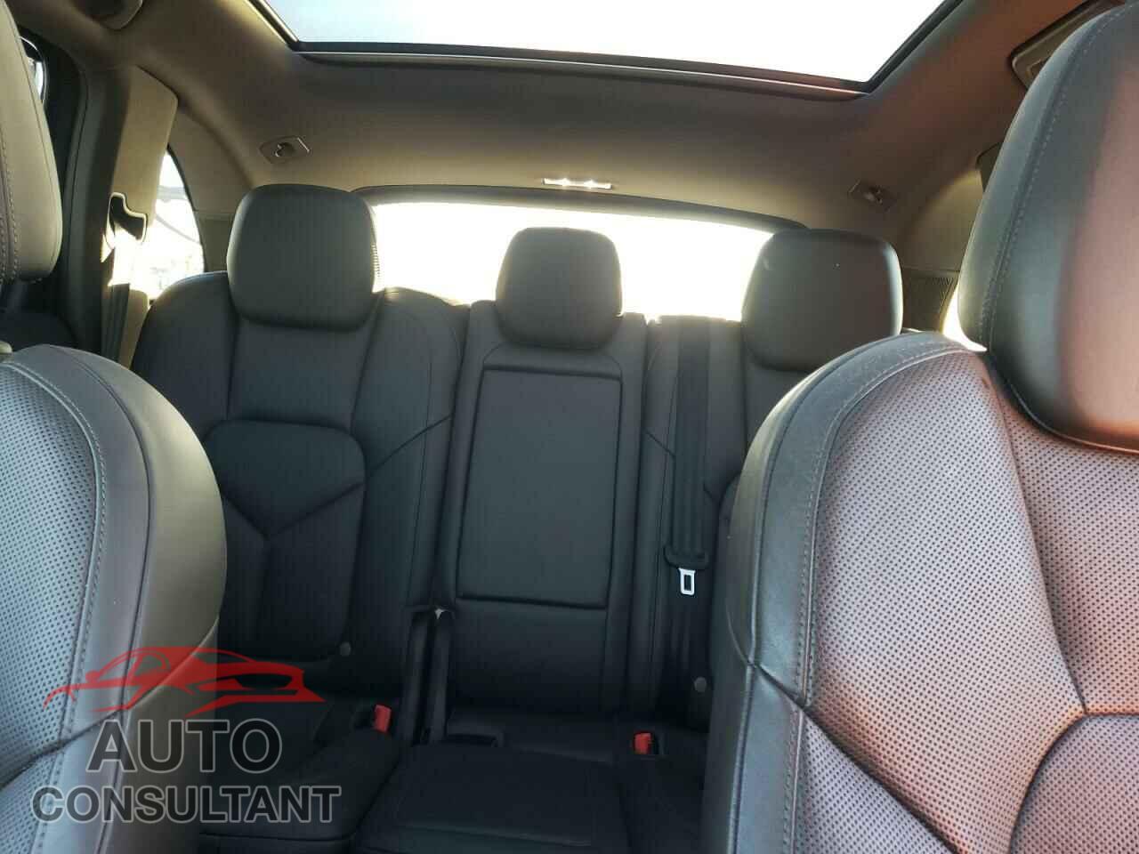 PORSCHE CAYENNE 2016 - WP1AA2A29GKA12836