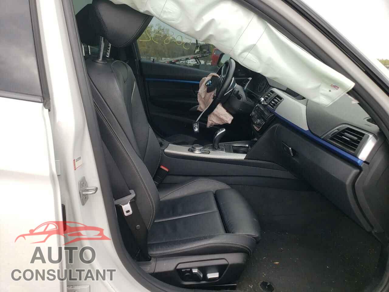 BMW 3 SERIES 2017 - WBA8B7C30HK858643